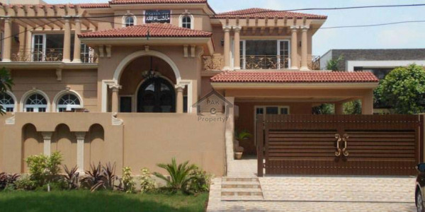 5 Shop With Commercial House Is Available For Sale