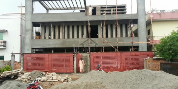 Muslim Town 2-kanal Old Semi Commercial Canal Back Bungalow For Sale