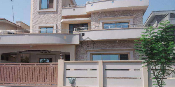 Urgent 10 Marla Boulevard House For Sale