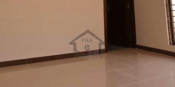 200 Sqyd Brand new house available for sale in E-11