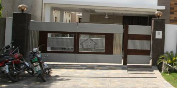 One Kanal House For Rent