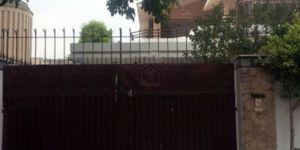 E-11/1 - Upper Portion Available For Rent On Beautiful House - Nice Location