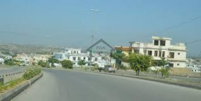 Excellent Location Plot No. 13 Boulevard For Sale