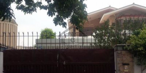 Askari 13 3 and 4 bedrooms house SD 1 + 3 for rent APH