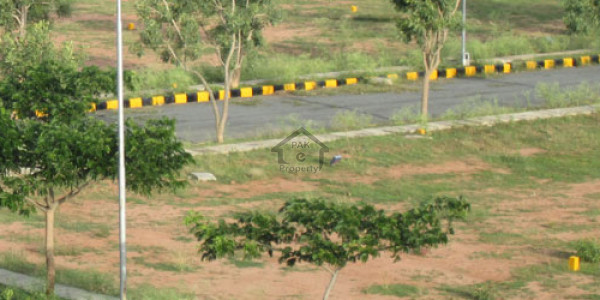 Sector G-14/2 size:25*40 corner plot st:75b