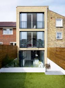 F8 Beatiful House Front Lawn For Rent