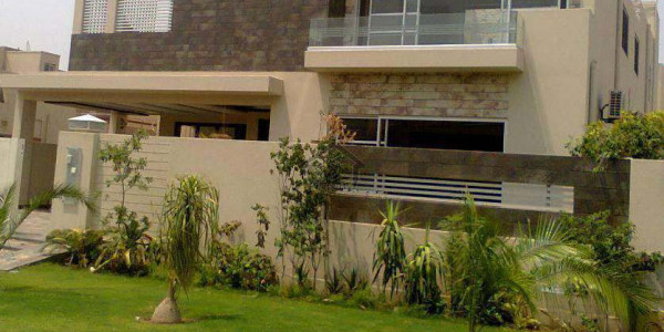 Original Picture 10 Marla Stylish Bungalow - Located In 100 % Posh Area