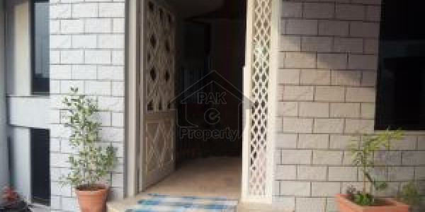 G_11/3 pha Ctype 1100sqfit Ground floor 3bed appartment for rent