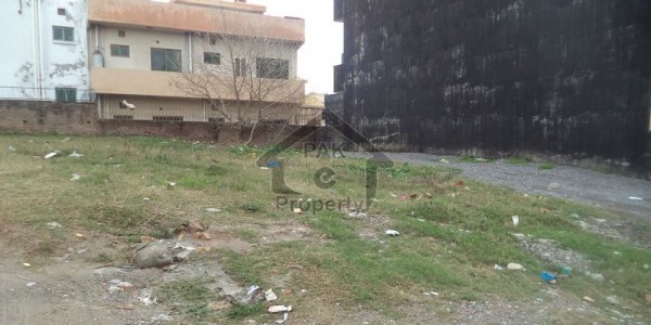 Plot Available For Sale In G-13/1 On Beautiful Location