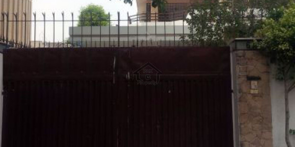 Model Town -1 Kanal  Old House Is Available For Sale