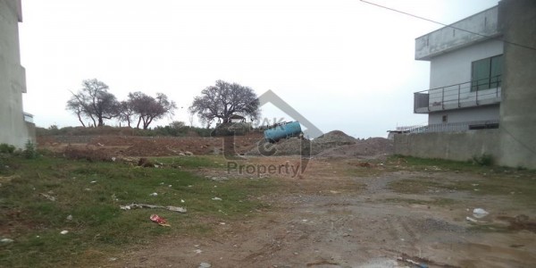 Park Facing Plot Available For Sale In G-13/3 On Beautiful Location