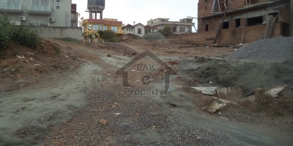 Plot Available For Sale In G-13/4 On Beautiful Location