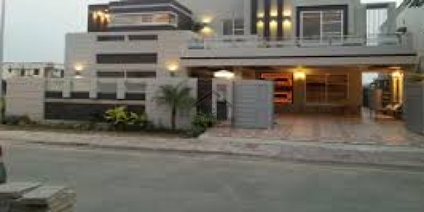 Muslim Town - 1 Kanal Old Bungalow Available For Sale IN LAHORE