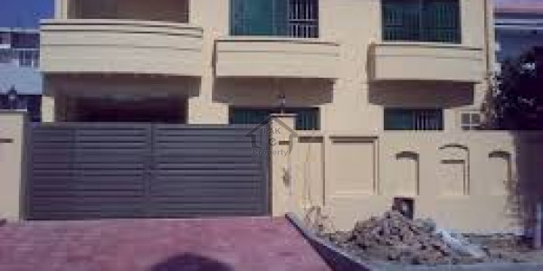 Gulberg 3, Gulberg - 16 Marla Single Storey House IN LAHORE