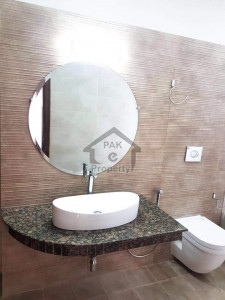 4 Kanal Beautiful Outclass House Available in Margalla Road