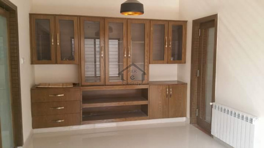 4 Kanal Beautiful Outclass House Available in Margalla Road