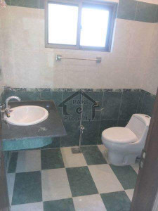 4 Kanal Beautiful Outclass House Available in Margalla Road