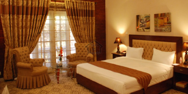 Gulberg 3 Kanal Commercial Paid House Ideal For Office Clinic