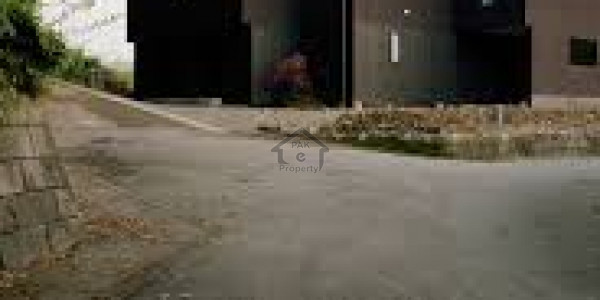 Gulberg Greens - Block D - A Well Located Farm House Land.