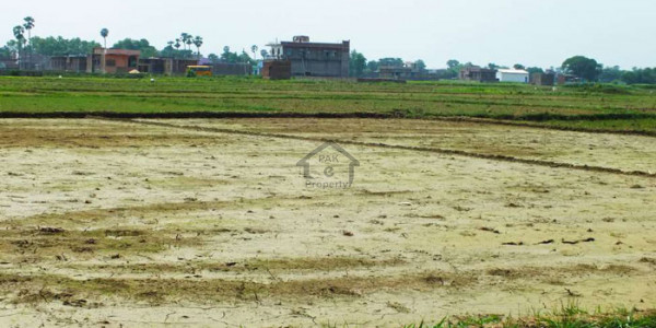 Gulberg Greens - Block D, Farm House Land Is Available For Sale