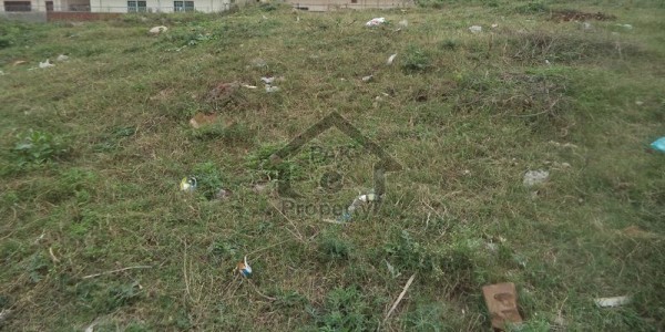 Beautiful Plot Available For Sale In Bahria Enclave Prime Location