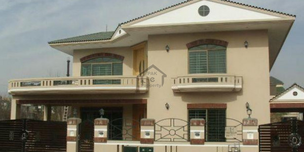 Court Road - 18 Marla House Is Available For Sale IN Gujrat