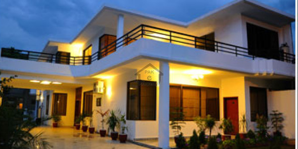 Gujranwala-   1.5 Kanal-   House Available For Rent.