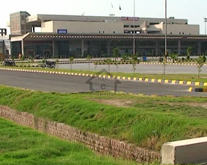 120 yards residential plot for sale on Iqbal lane 13