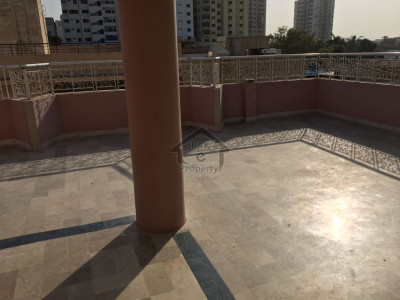 Pent house 4 bedrooms 300 sqr. yards maqboolabad