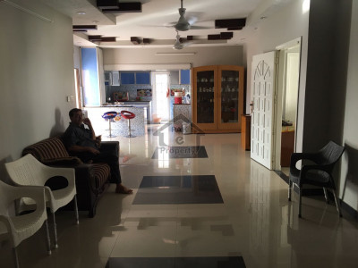 Pent house 4 bedrooms 300 sqr. yards maqboolabad