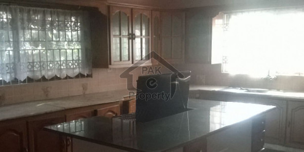 Flat At Clifton Frere Town Three Bed Beautiful Renovated Airy & Bright