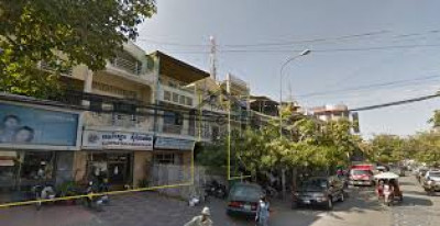 Badshahi Road, 900 sqft-House With Shop For Sale
