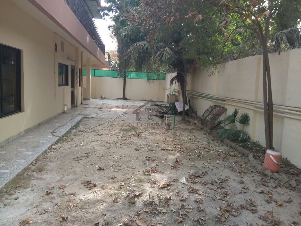 Beautiful Renovated House Available For Rent In Sector F-7 College Road