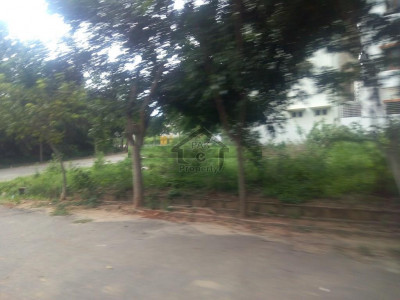 Jinnah Gardens Phase 1, - 14 Marla Plot for sale..