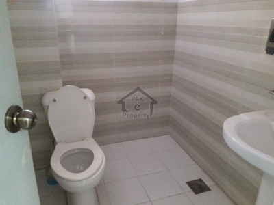 5 bedroom 5 bathrooms  kitchen tv lounge drawing and dining 2 servent quarters