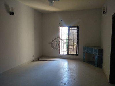 5 bedroom  bathrooms  kitchen tv lounge drawing and dining tares