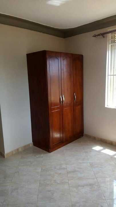 I-8 Upper Portion Available For Rent