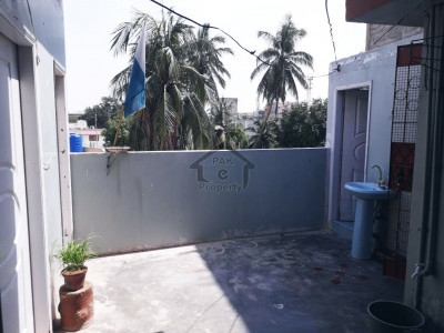 selling home In Ideal location in PECHS Block 6 extension Near k-health care hospital