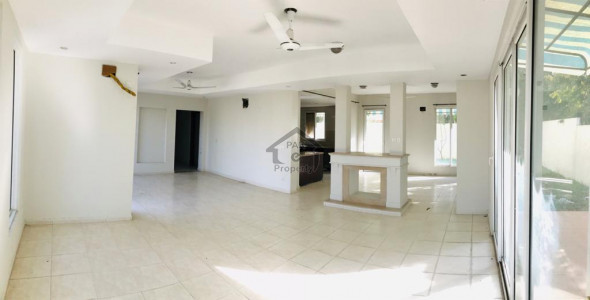 Beautiful Corner Park Facing Villa in the Heart of Islamabad at DHA-5