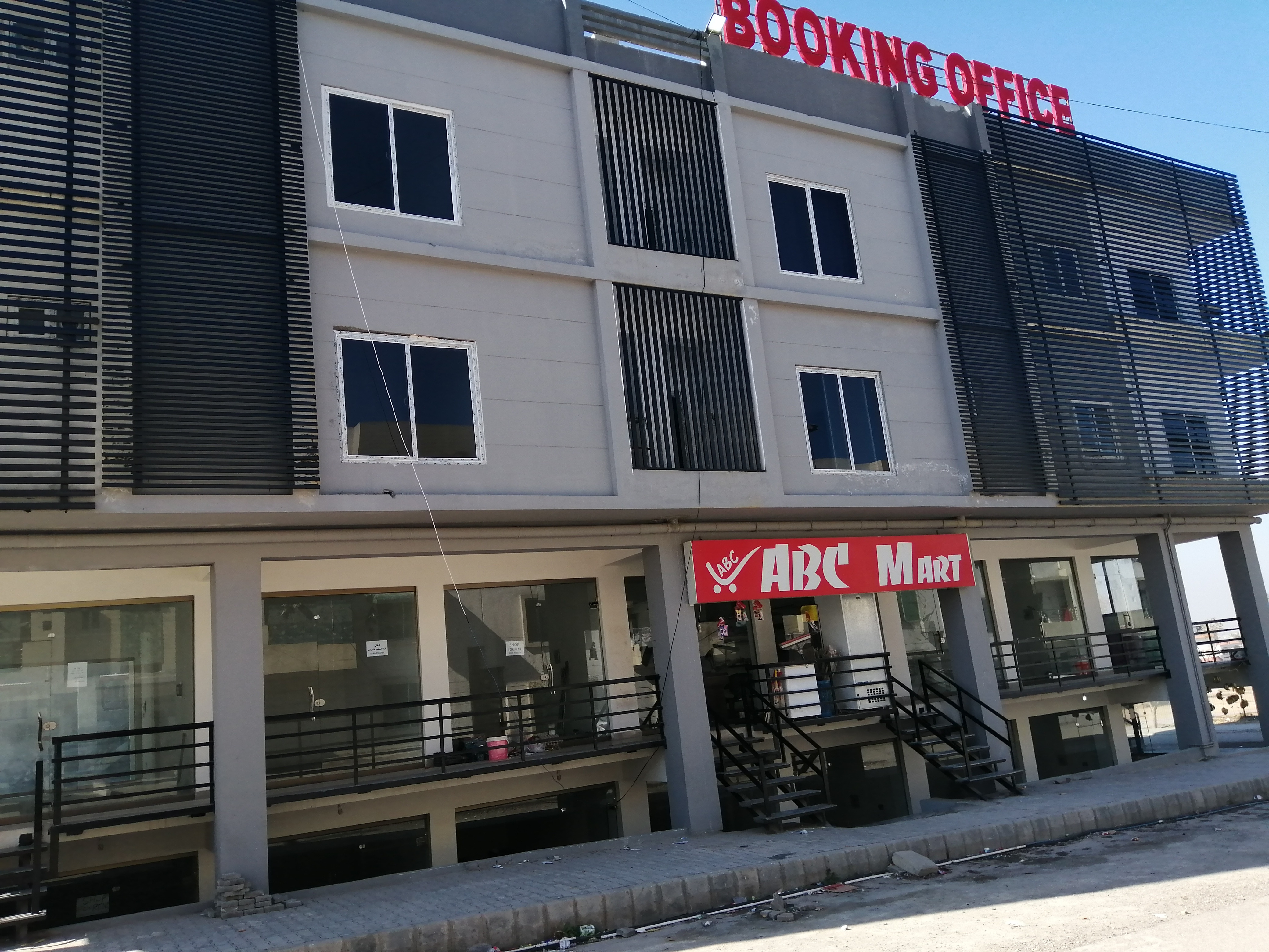 Top location Cornor Shop for sell 