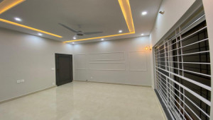 10 Marla House For Sale In Bahria Town Lahore Near Eiffel tower.