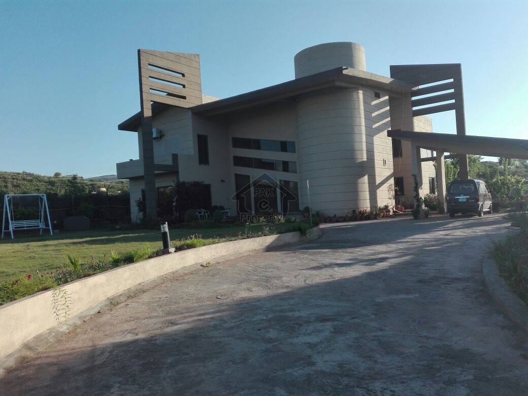5 Kanal Beautiful Level Farm House - Pn Naval Farm House Islamabad For Sale