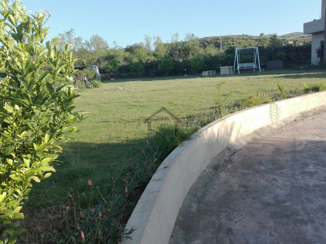 5 Kanal Beautiful Level Farm House - Pn Naval Farm House Islamabad For Sale