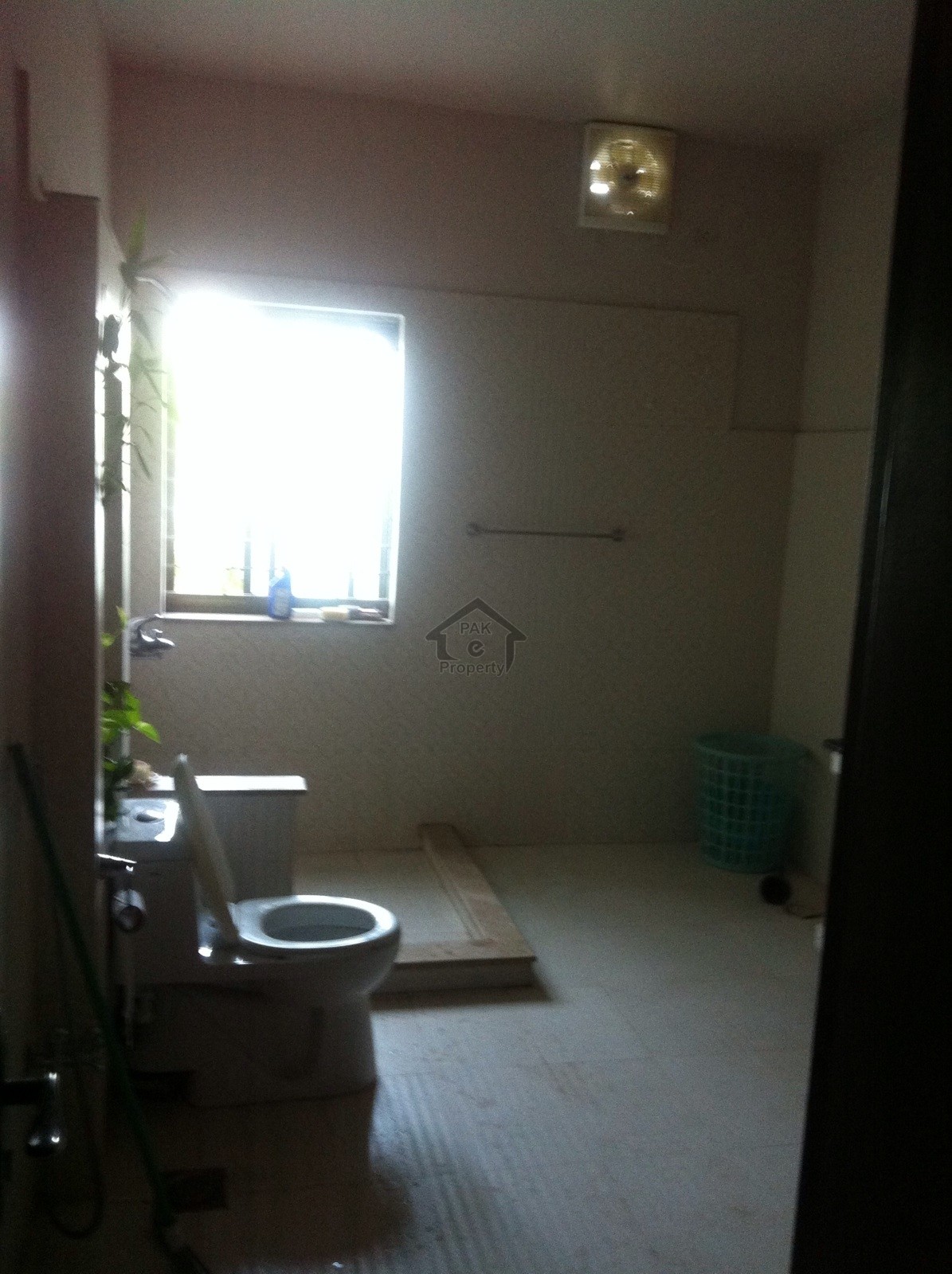 5 Kanal Beautiful Level Farm House - Pn Naval Farm House Islamabad For Sale