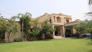 34 Marla Lavish Banglow For Sale At Canal Road Society