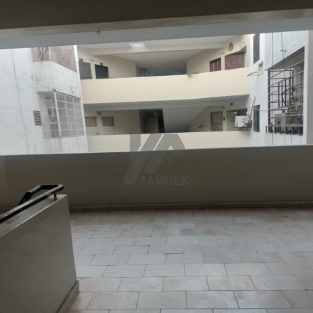 Flat for rent Near johar chorangi Afnan arcade 3bdd Park facing  2 terrace 3rd floor