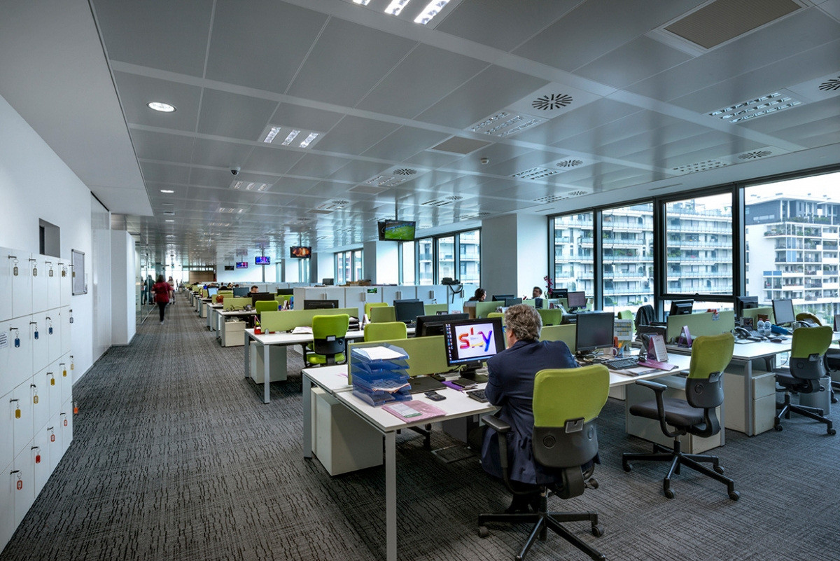 107 Square Yard Office For Sale In Zamzama