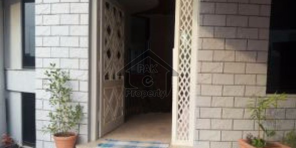 Single Storey House Is Available For Ren